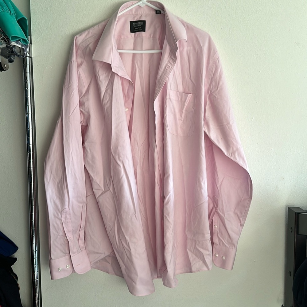 Men’s pink dress shirt button down